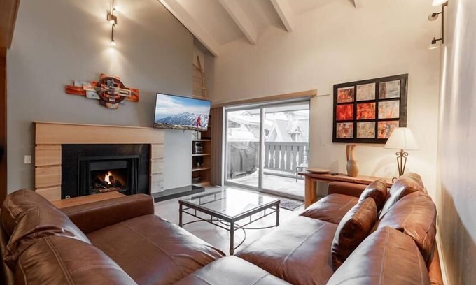 Vail Apartment | 9 Vail Road - Surrounded by Four Seasons Hotel in Vail Village - Hot Tub & Pool Walk To Lifts