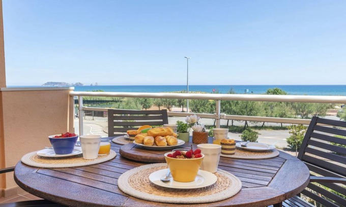 Pals Apartment | 90 m² Apartment ∙ 2 bedrooms ∙ 4 guests