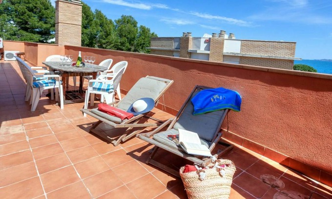Llanca Apartment | 90 m² Apartment ∙ 3 bedrooms ∙ 6 guests