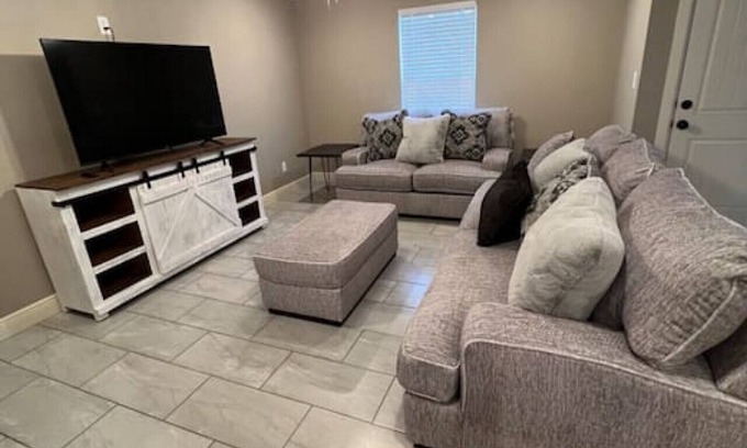 Uniontown House | 9020 3 Bed 2.5 Bath Duplex