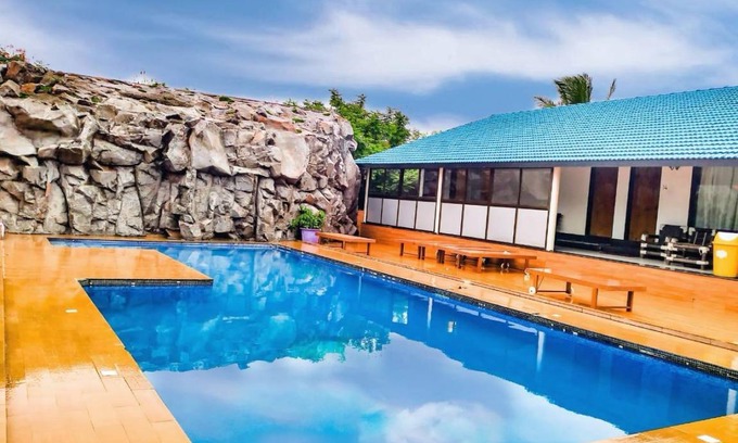 Nashik Resort | 93 m² Resort ∙ 5 guests