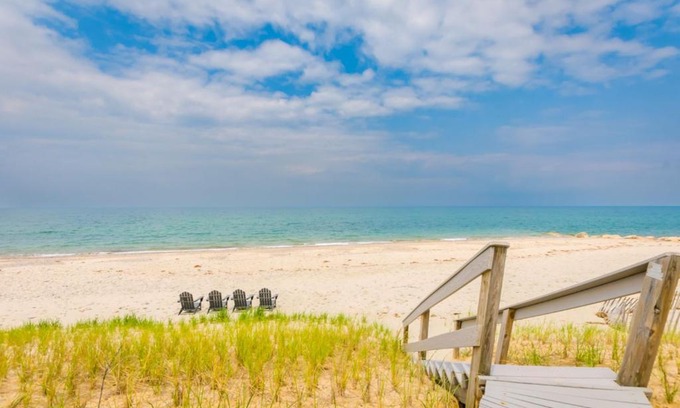 East Sandwich House | 93 Salt Marsh Road East Sandwich - Cape Cod