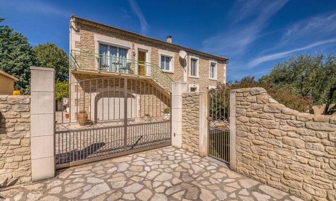 Noves House | 95 m² House ∙ 2 bedrooms ∙ 4 guests