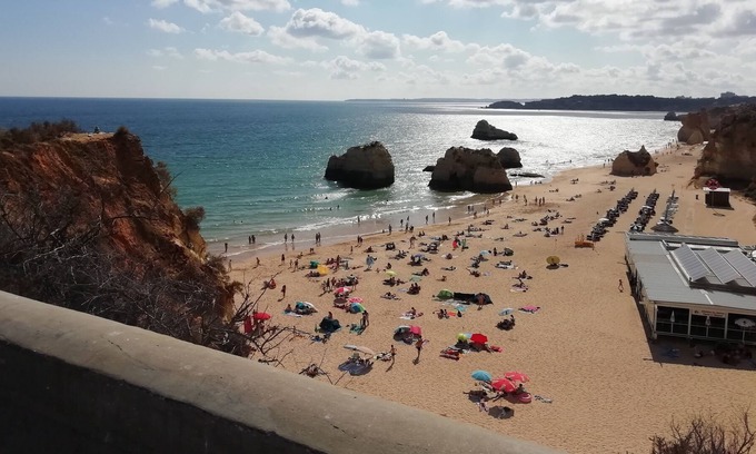 Mexilhoeira da Carregacao Apartment | 95m2 modern 3th flr condo, 4.7 km from Ferragudo beech