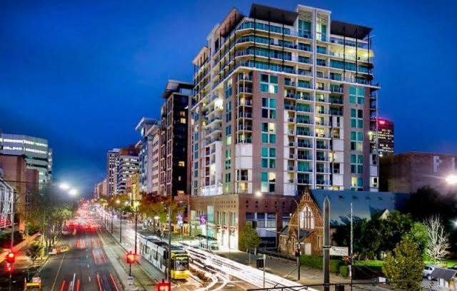 Adelaide Central Business District Hotel | 96 North Terrace Spa Apartment