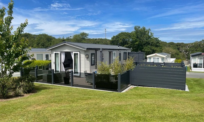 Rhyd-y-clafdy Cottage | 97 CRUGAN, family friendly, character holiday cottage in Llanbedrog