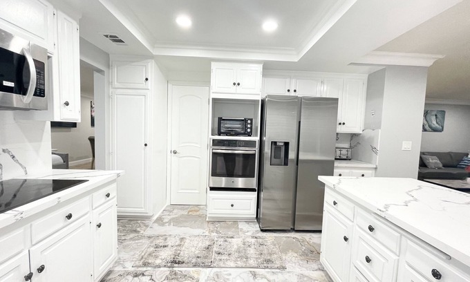 Southwest Anaheim House | 9BR Home Near Disney and Convention Center