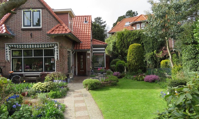 Vogelwijk House | A 13-minute walk from the beach, semi-detached cottage in a quiet neighborhood.