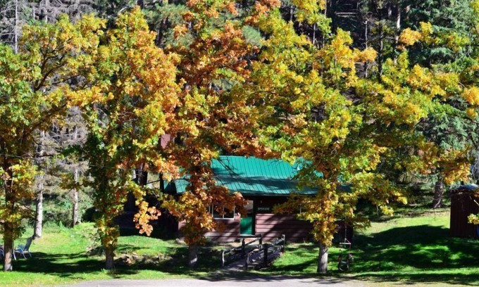 Keystone Cabin | A 2 bedroom, 2 bath cabin full of beauty and custom-built character