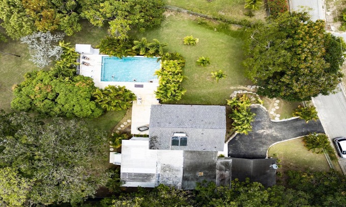 Gibbs Bay Villa | A 4 Bedroom Villa With A Private Pool Located A Stroll From Gibbs Beach