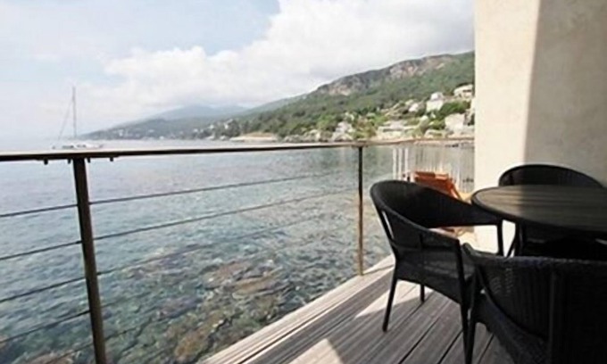 Erbalunga Hotel | A balcony overlooking the sea