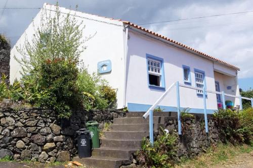 Lajes das Flores House | A Barraka: your cozy house in Flores!