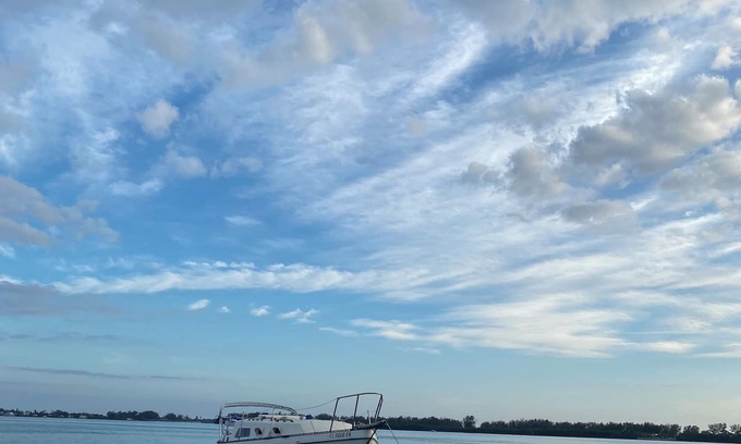 Whitney Beach Boat Rental | A Bay-watch adventure -like- house boat with WiFi and AC in Bradenton Beach
