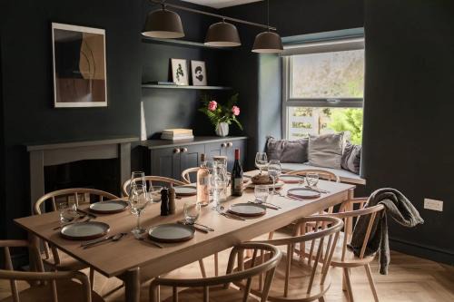 Llangefni House | A Beautiful 3 Bedroom 17th Century Stone cottage
