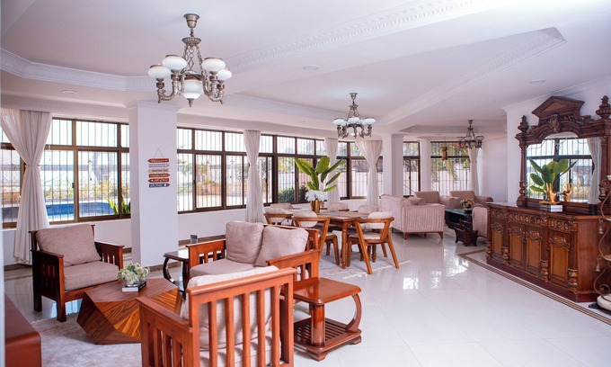 Upanga West Apartment | A beautiful apartment with an ocean and pool views