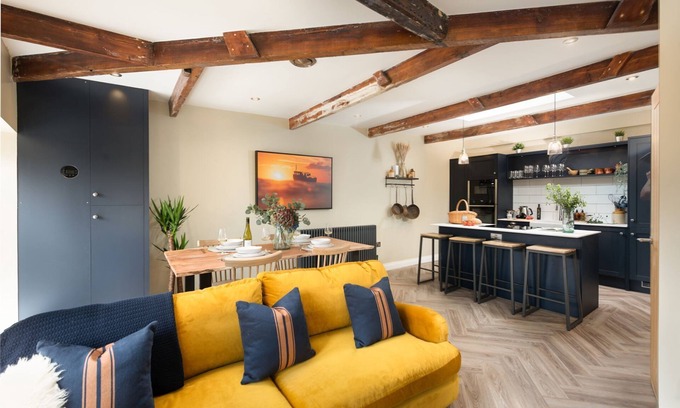Newlyn Apartment | A beautiful apartment in Newlyn with two bedrooms and two bathrooms, just a short stroll from the ha