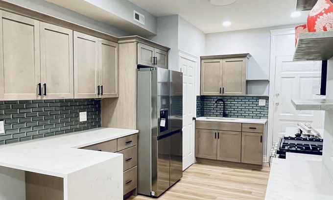 Edgewater Apartment | A Beautiful Building in Heart of Edgewater