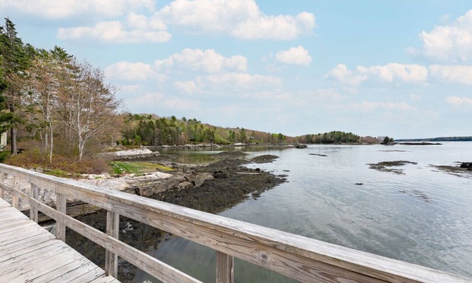 Boothbay House | A Beautiful Get Away on the Coast of Barter's Island