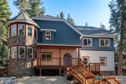 Yosemite West House | A Blue Sky Lodge