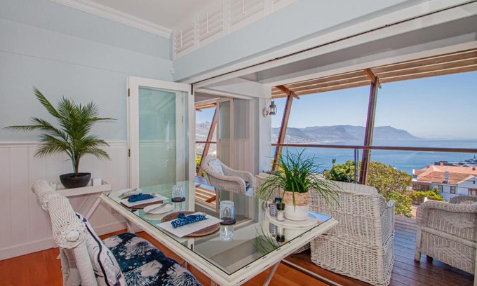 Simon's Town House | A Boat House