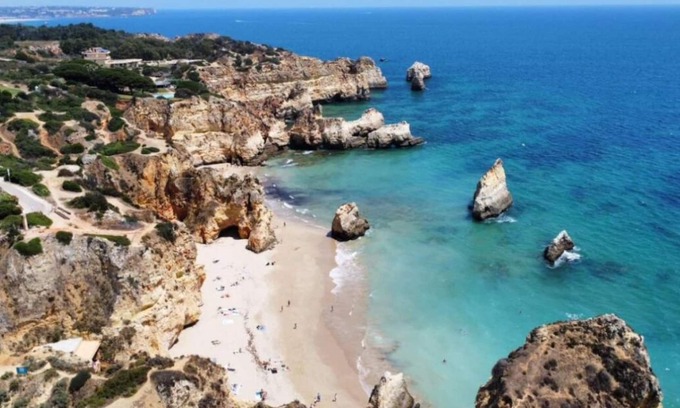 Portimao House | A boutique hotel with ocean views, beach access, pool, gym, tennis, and luxury.