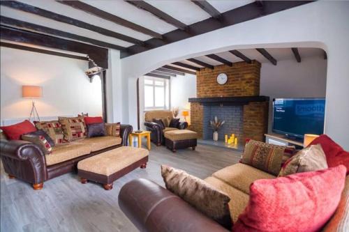 Staines House | A Bright and Spacious Gem