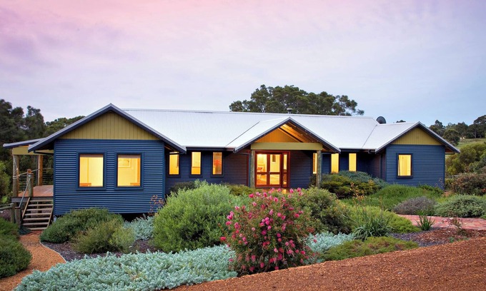 Yallingup House | A CHARMING COUNTRY RETREAT BOASTING BREATHTAKING VIEWS OVER GUNYULGUP VALLEY
