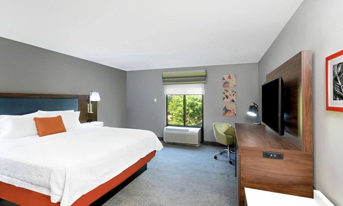 Opelika House | A Charming King Bed! With Free Breakfast