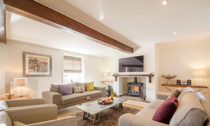 East Rudham House | A chic restored Georgian Villa near to East rudham Green. Monday & Friday arrivals.
