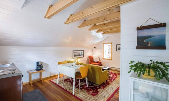 Sturgeon Bay Apartment | A City Cottage in the heart of Sturgeon Bay