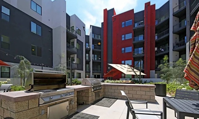 Warner Center Apartment | A-Class Luxury 2 Bedrooms Apt in Woodland Hills CA