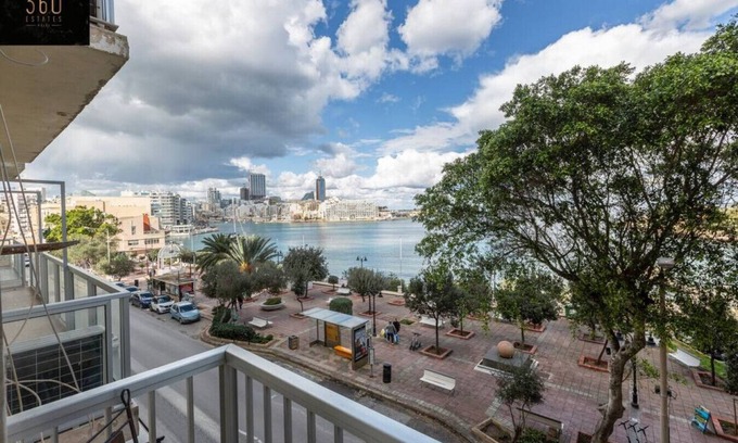 Il-Balluta Apartment | A comfy Seafront 1BR APT, in Tower Road in Sliema