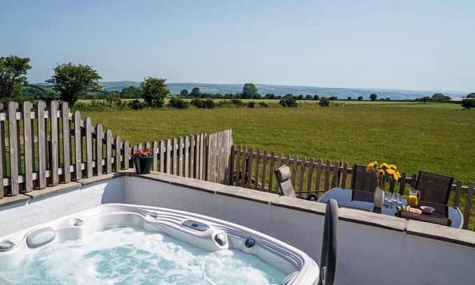 Cardigan Cottage | A cosy countryside cottage with a hot tub under the stars.