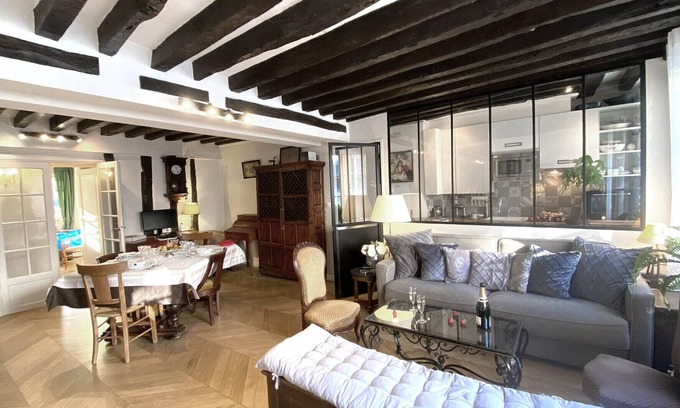 Les Iles Apartment | A cosy nest close to the sky