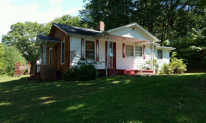 Cricket House | A Country Charm located in the foothills of the Blue Ridge Mountains and Parkway