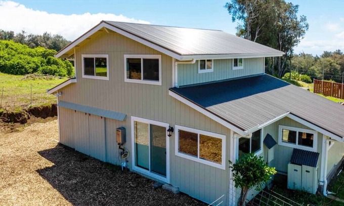 Hawi House | A Cozy Cabin in the Country