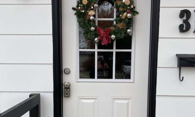 Emmett House | A cozy cottage in Gem county. Each room thoughtfully decorated.