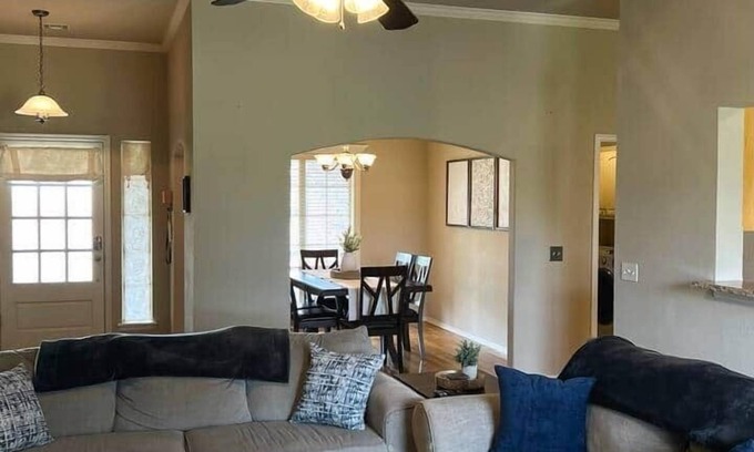 Jenks House | A Cozy Home, Great Location · South Tulsa