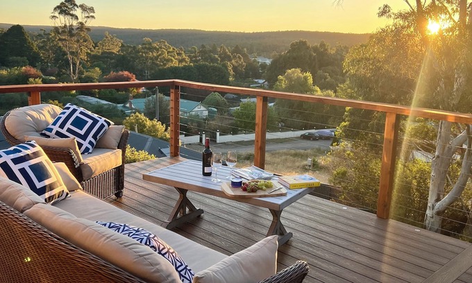 Daylesford House | A cozy, inviting country retreat with a little modern flair.