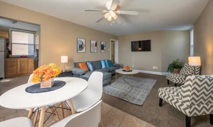Clifton Heights Apartment | A cozy & modern escape in Cincy