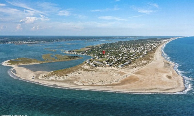 The Point House | A cozy retreat 5 min. from the Beach and located at The Point of Emerald Isle.