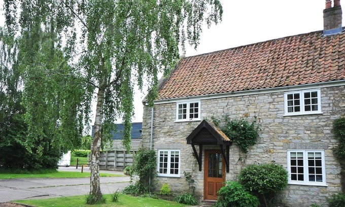 Glastonbury Cottage | A delightful Cottage in a lovely garden.