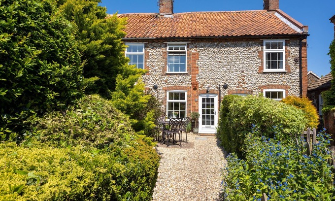 Docking Cottage | A delightful mid-terrace Victorian cottage only a short drive from the coast!