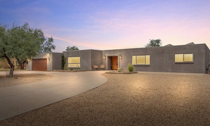 Bel Air Ranch Estates House | A Desert delight "Casa de Naranja"