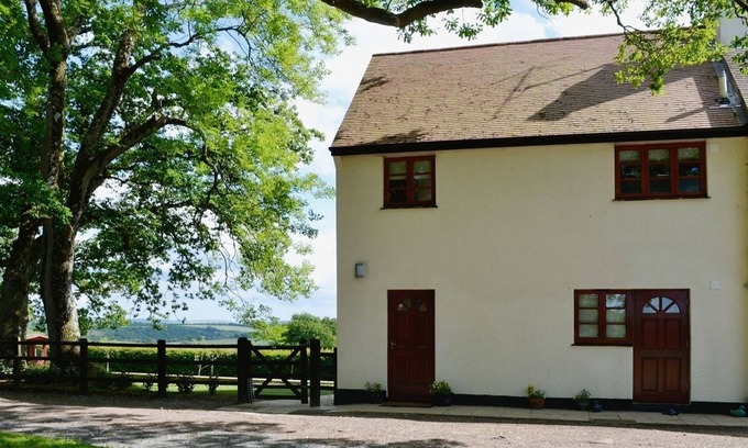 Sticklepath Cottage | A Devon rural retreat