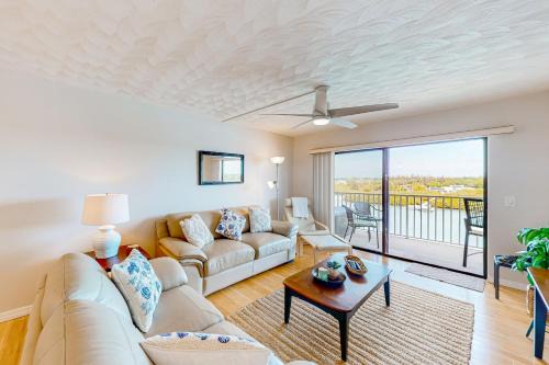 Indian Shores Apartment | A Dreamer's Cottage