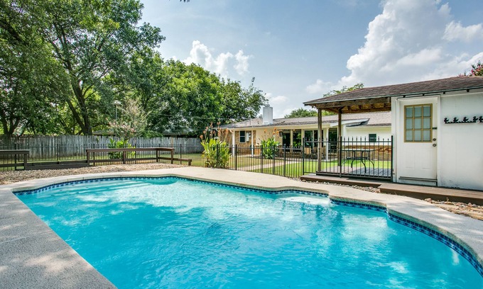 Bedford House | A&E Bedford Entertainment Getaway near DFW Airport &. Cowboys Stadium