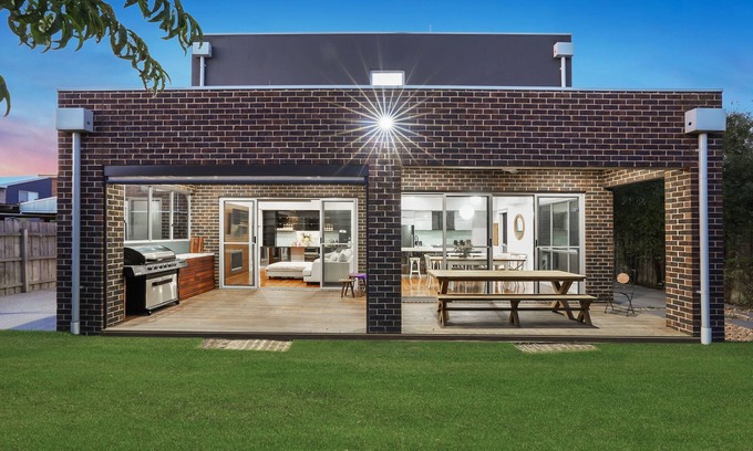Portarlington House | A family sized beach house just 2 mins from the beach and 1.6km from town.