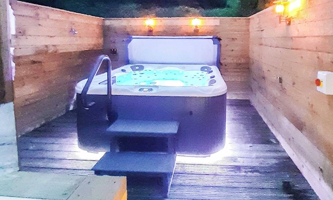 Cairndow Cottage | A fantastic property with hot tub and stunning views over the loch.