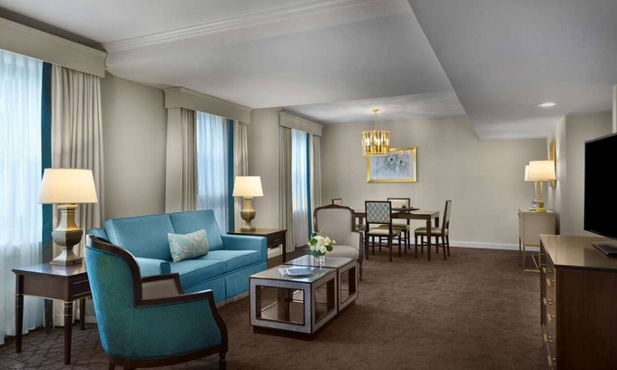 Central West End Hotel | A Few Minutes Walk From World Chess Hall of Fame! W/Pool, Parking & Cinema!